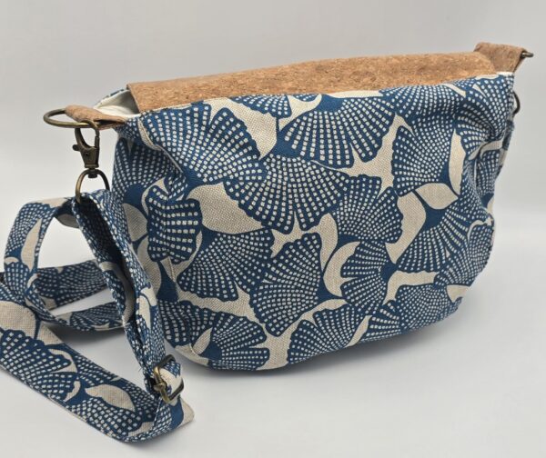 Sac bandoulière en coton Ginkgo & en tissu liège naturel – Image 3