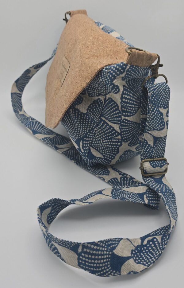 Sac bandoulière en coton Ginkgo & en tissu liège naturel – Image 2